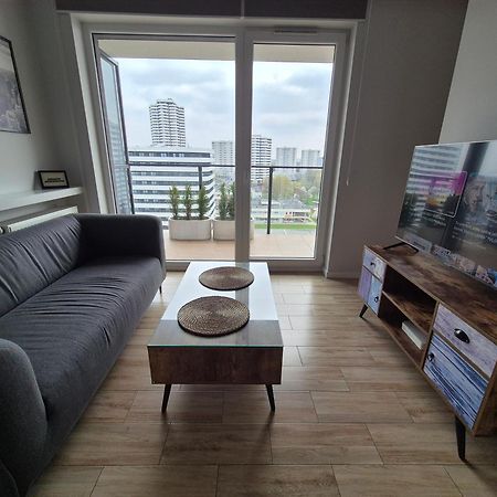 Apartament Wsrod 1000Cy Swiatel - Z Parkingiem W Hali Garazowej- Duzy Balkon Z Lezakami - Piekny Widok Noca Na Panorame Tysiaclecia Katowice Ngoại thất bức ảnh