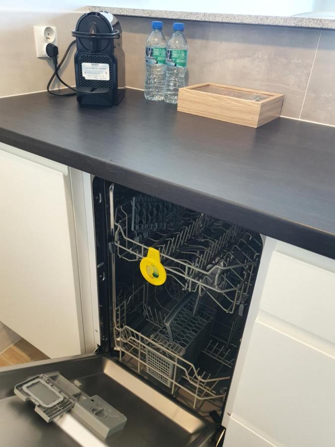 Apartament Wsrod 1000Cy Swiatel - Z Parkingiem W Hali Garazowej- Duzy Balkon Z Lezakami - Piekny Widok Noca Na Panorame Tysiaclecia Katowice Ngoại thất bức ảnh