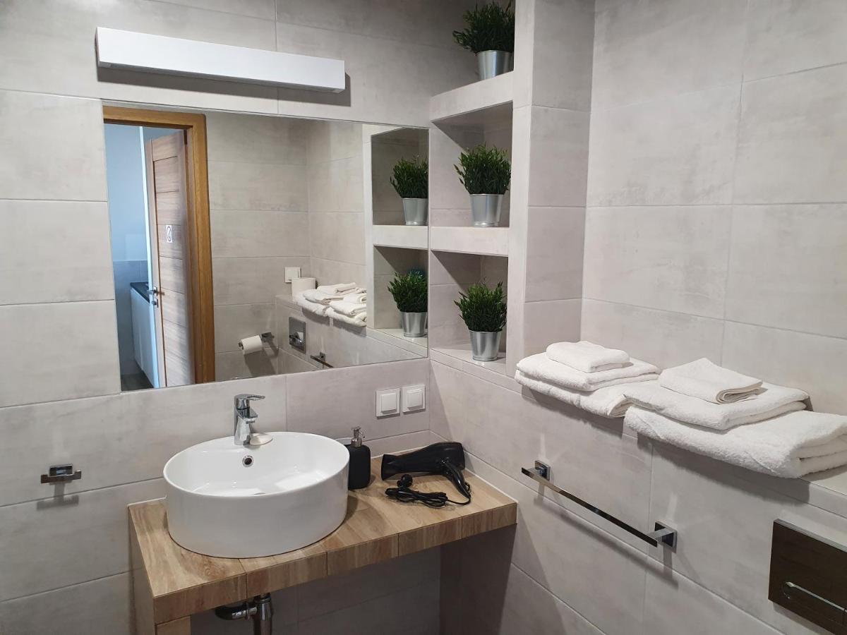 Apartament Wsrod 1000Cy Swiatel - Z Parkingiem W Hali Garazowej- Duzy Balkon Z Lezakami - Piekny Widok Noca Na Panorame Tysiaclecia Katowice Ngoại thất bức ảnh