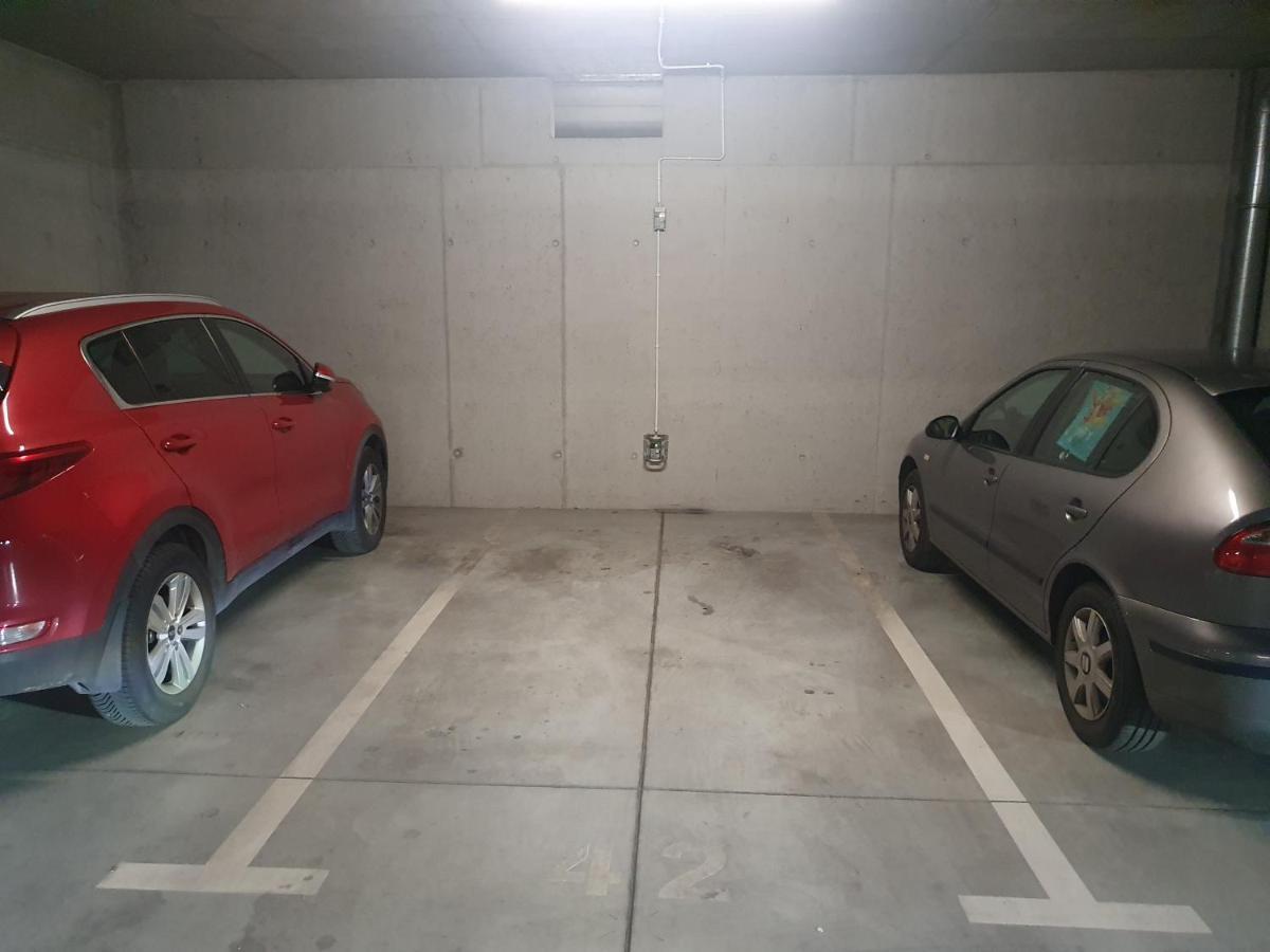 Apartament Wsrod 1000Cy Swiatel - Z Parkingiem W Hali Garazowej- Duzy Balkon Z Lezakami - Piekny Widok Noca Na Panorame Tysiaclecia Katowice Ngoại thất bức ảnh